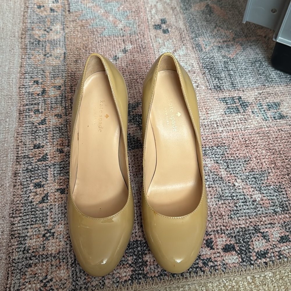 Kate Spade Block Heel Beige/Taupe Pumps - Picture 3 of 5
